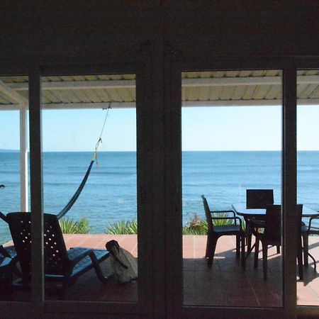 Oceanfront Bungalows - Paradise Rentals Санта Каталина Екстериор снимка