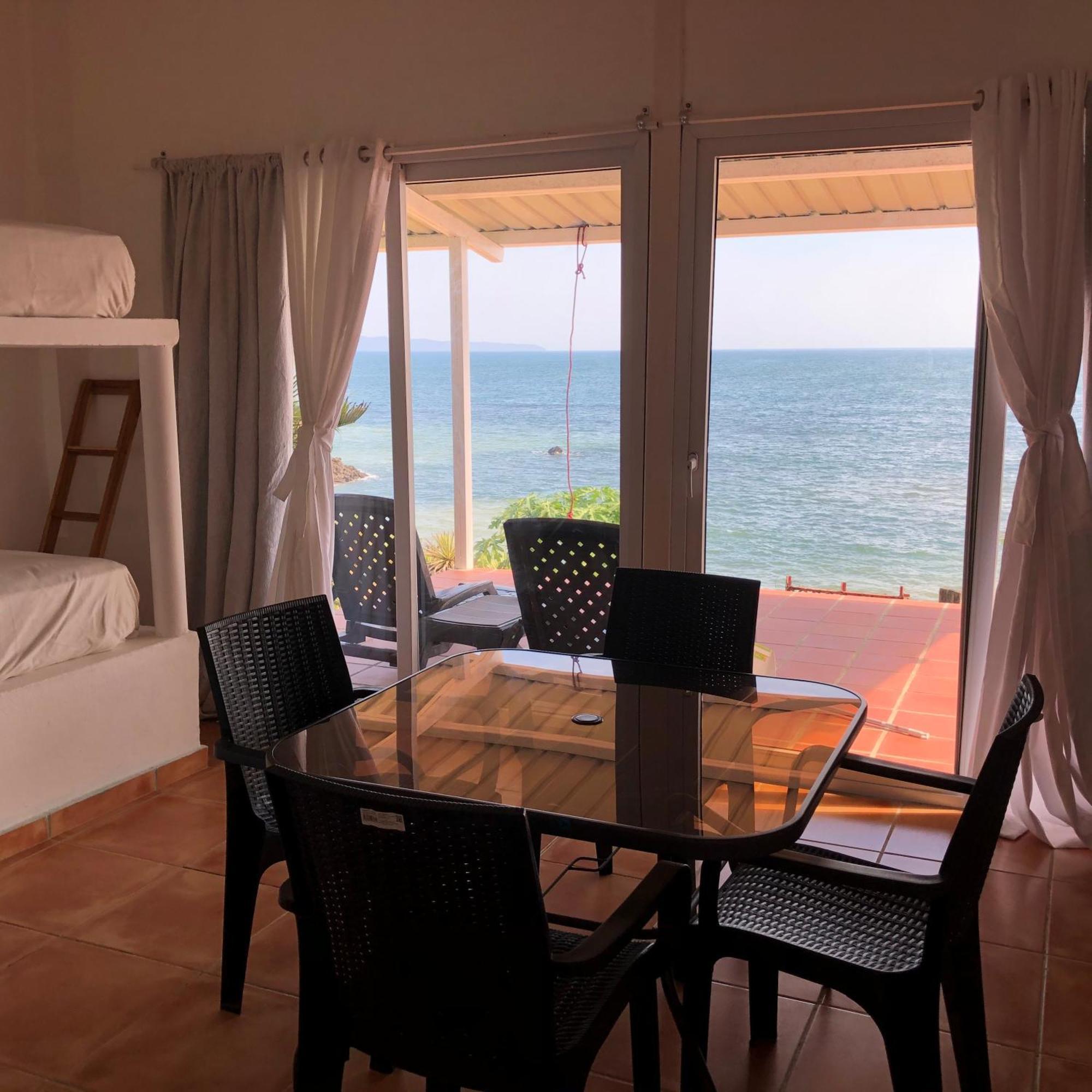 Oceanfront Bungalows - Paradise Rentals Санта Каталина Екстериор снимка